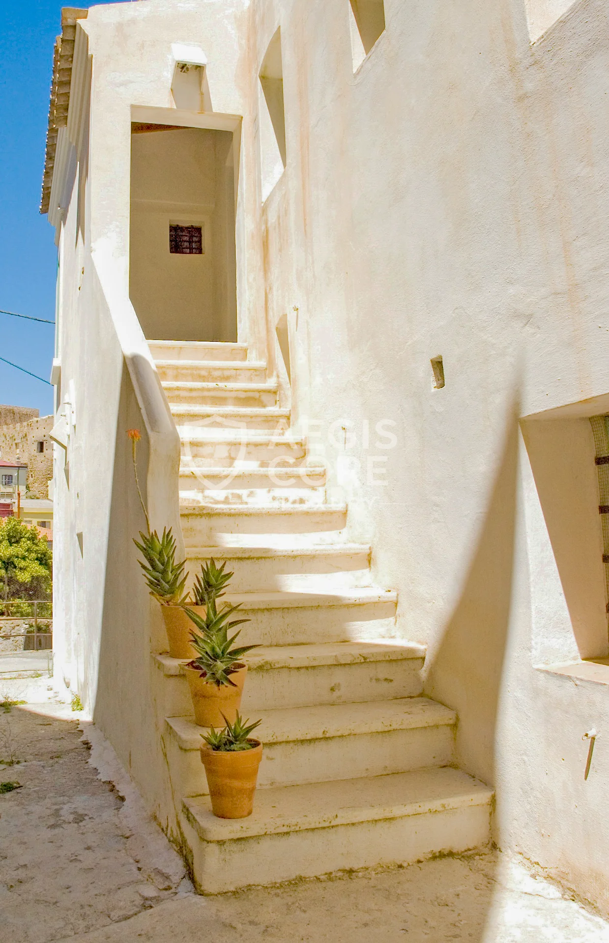 Tra Pietra e Mare Dove Vive il Silenzio