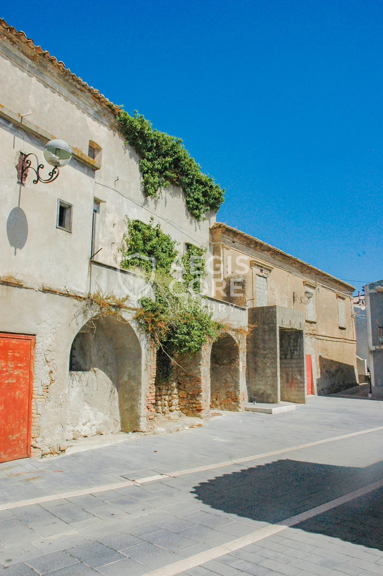 Tra Pietra e Mare Dove Vive il Silenzio