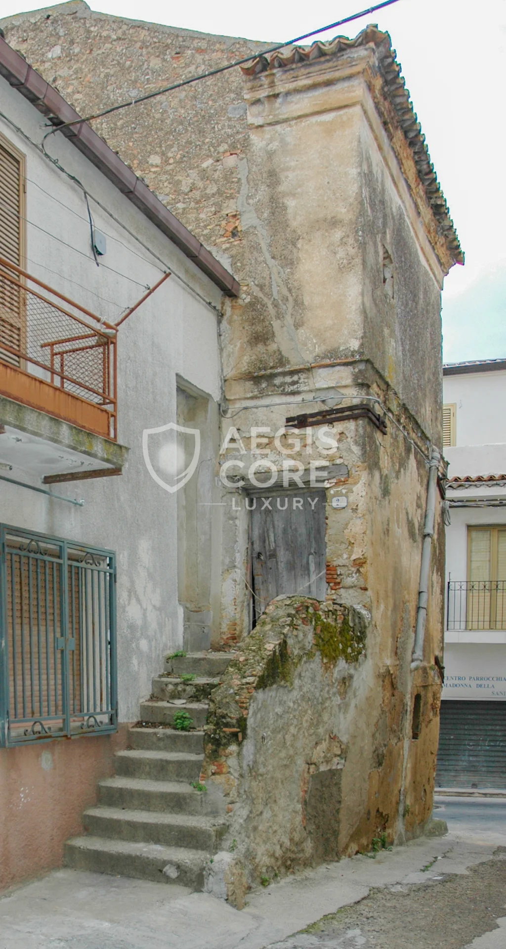 Tra Pietra e Mare Dove Vive il Silenzio