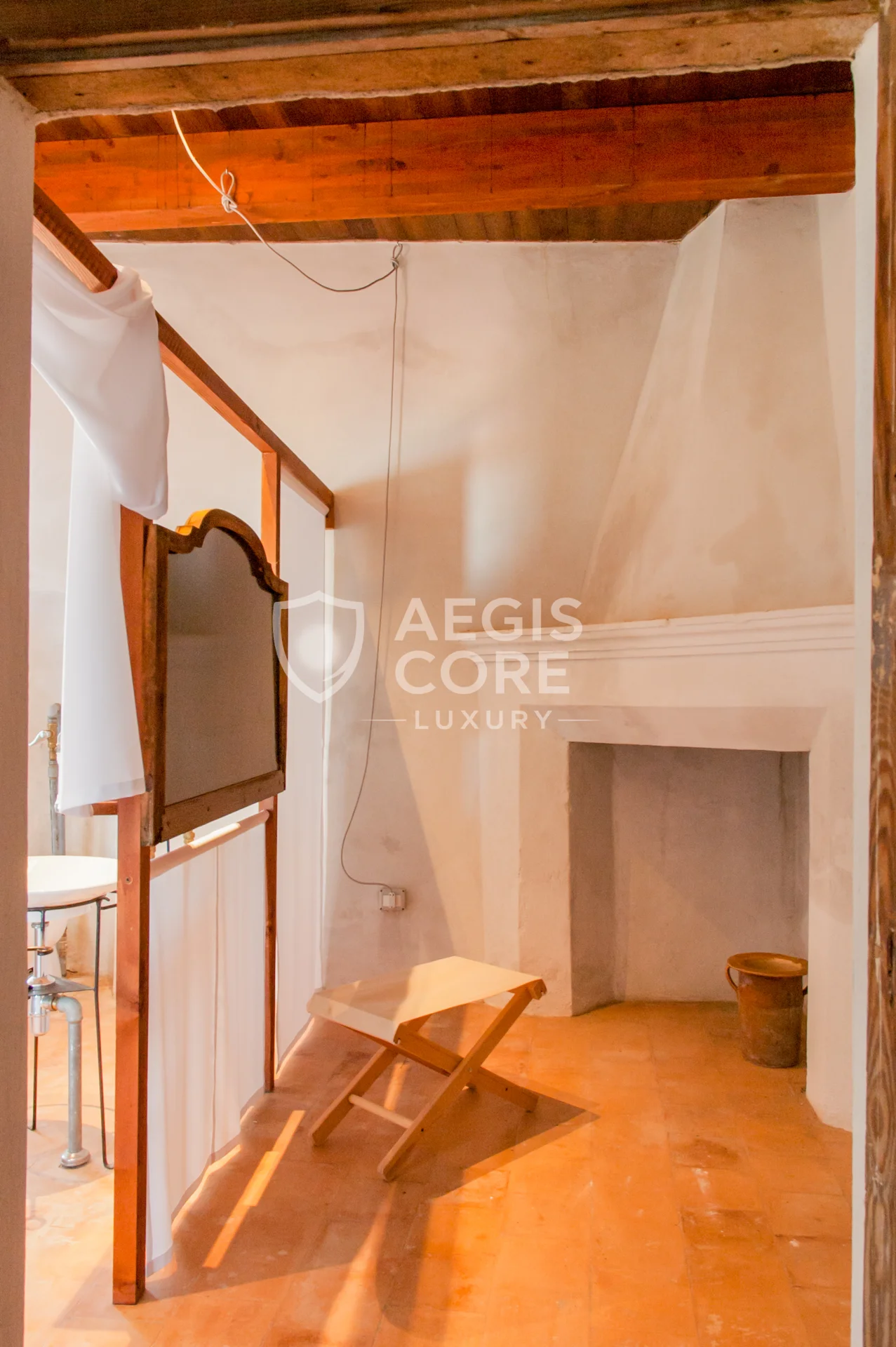 Tra Pietra e Mare Dove Vive il Silenzio