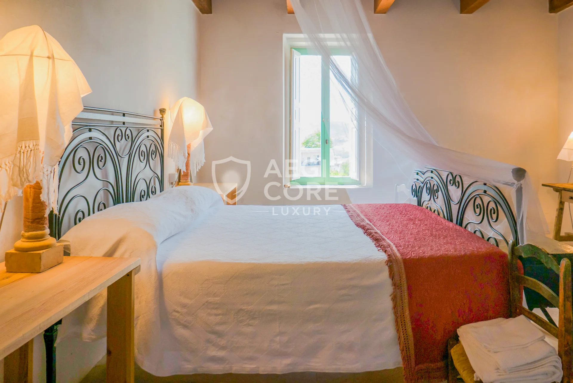 Tra Pietra e Mare Dove Vive il Silenzio