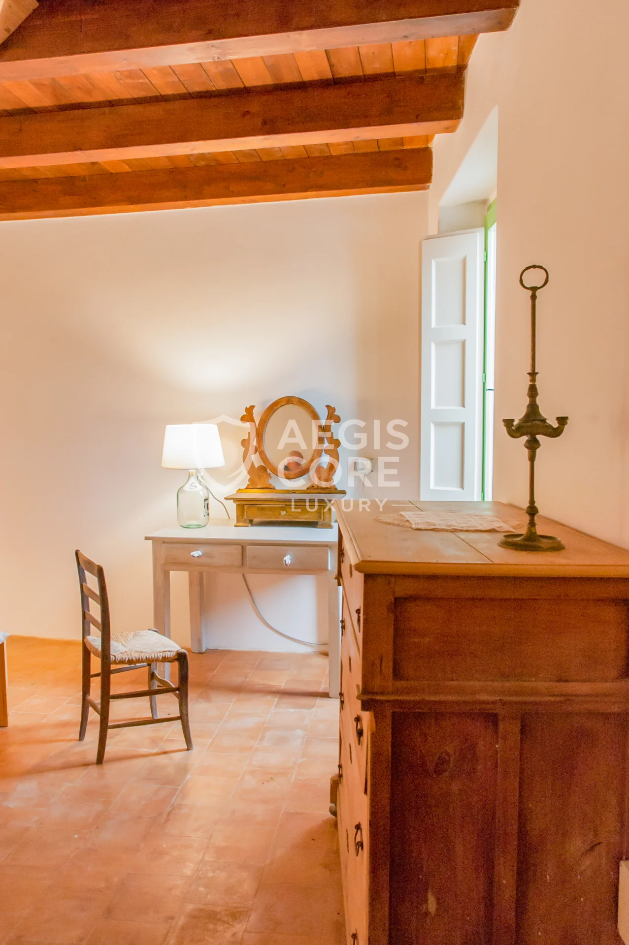 Tra Pietra e Mare Dove Vive il Silenzio