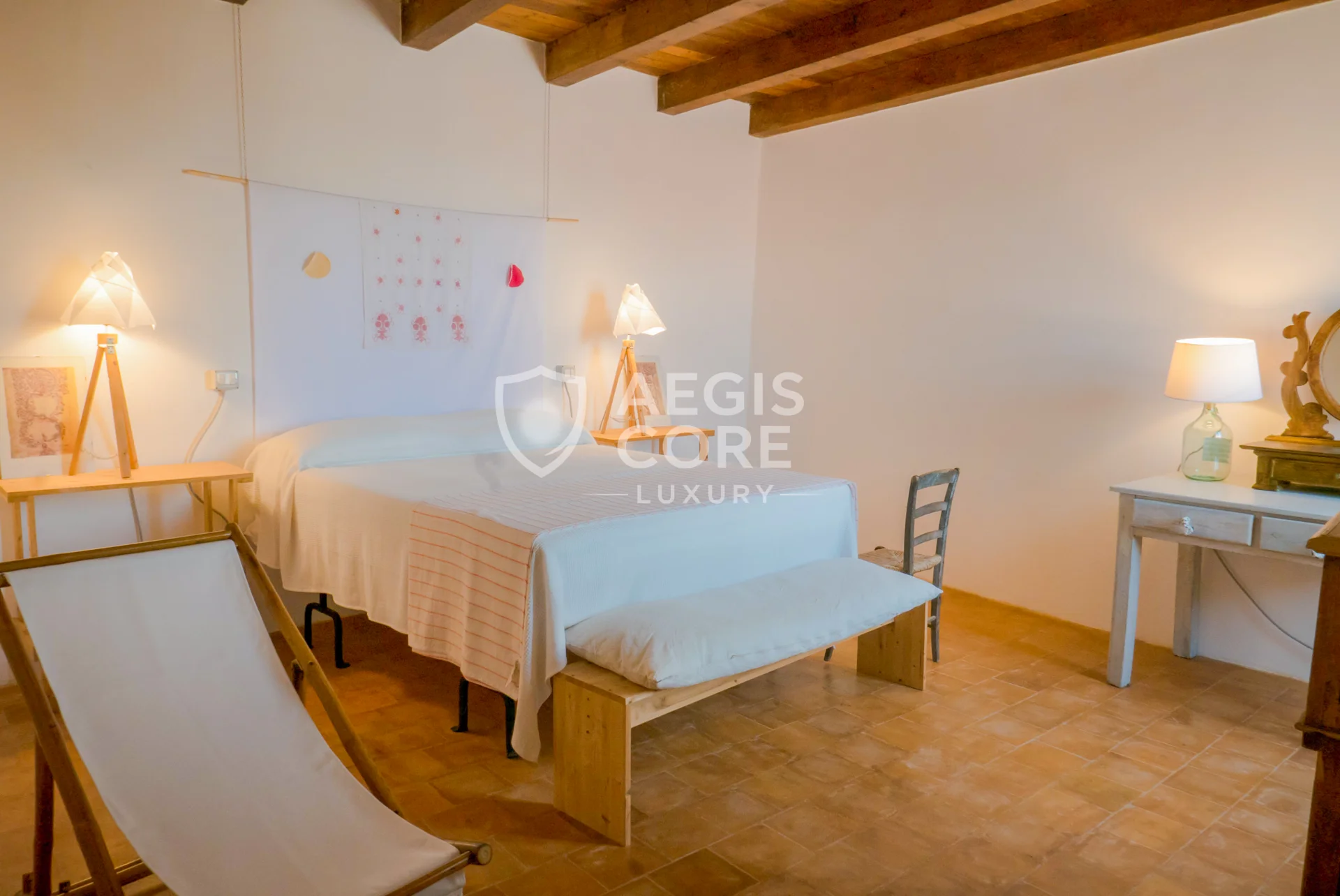 Tra Pietra e Mare Dove Vive il Silenzio