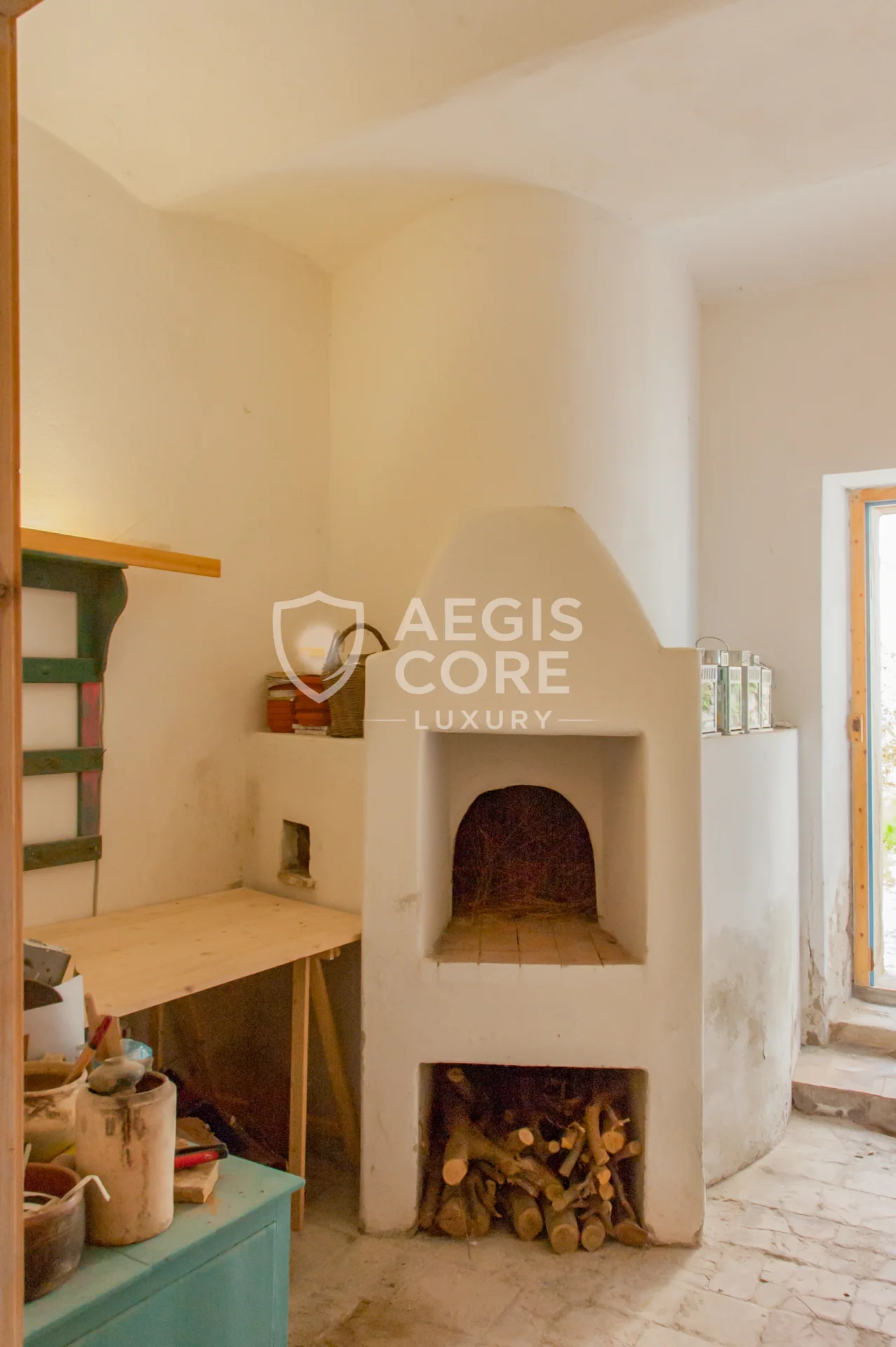 Tra Pietra e Mare Dove Vive il Silenzio