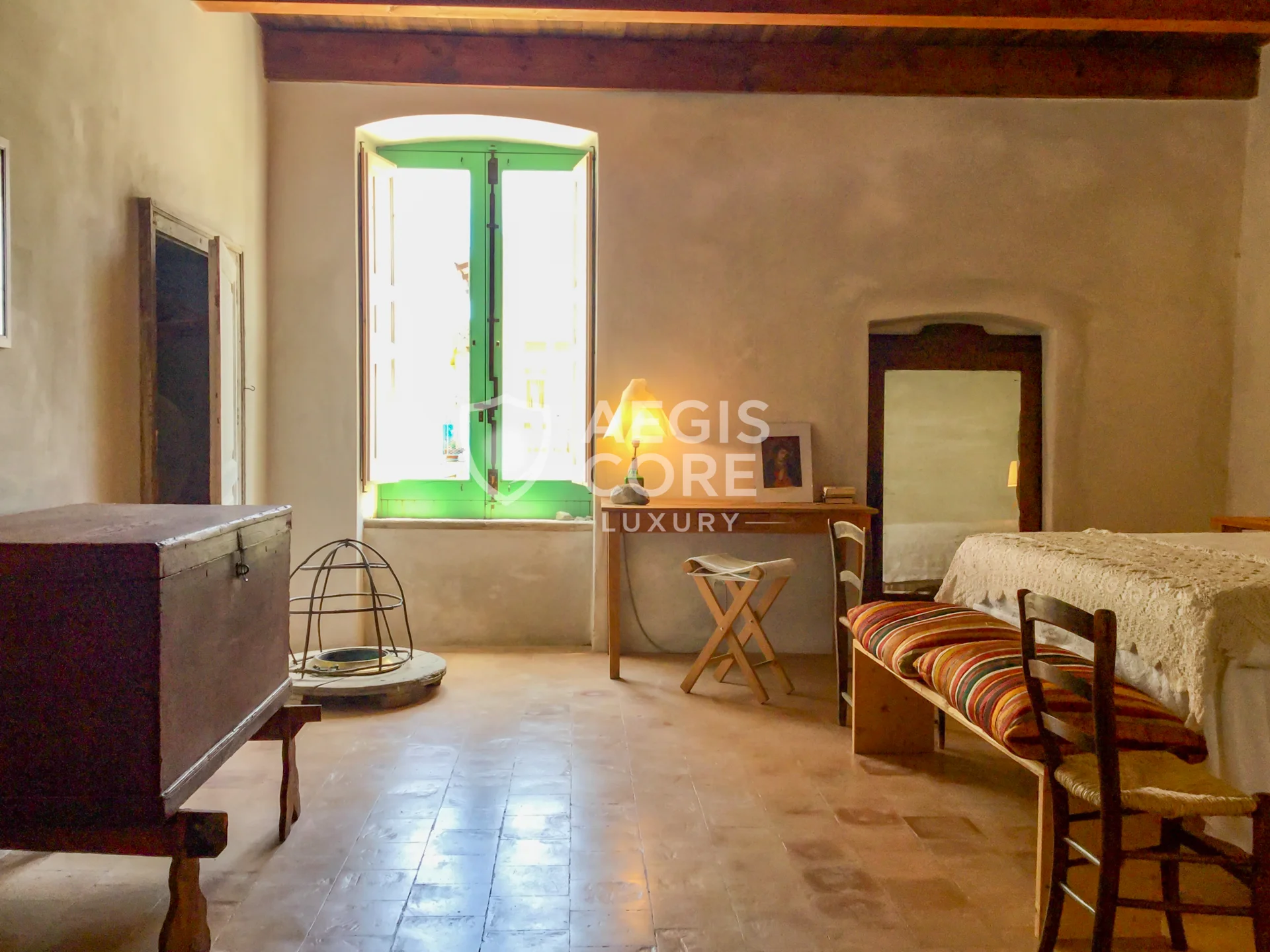 Tra Pietra e Mare Dove Vive il Silenzio