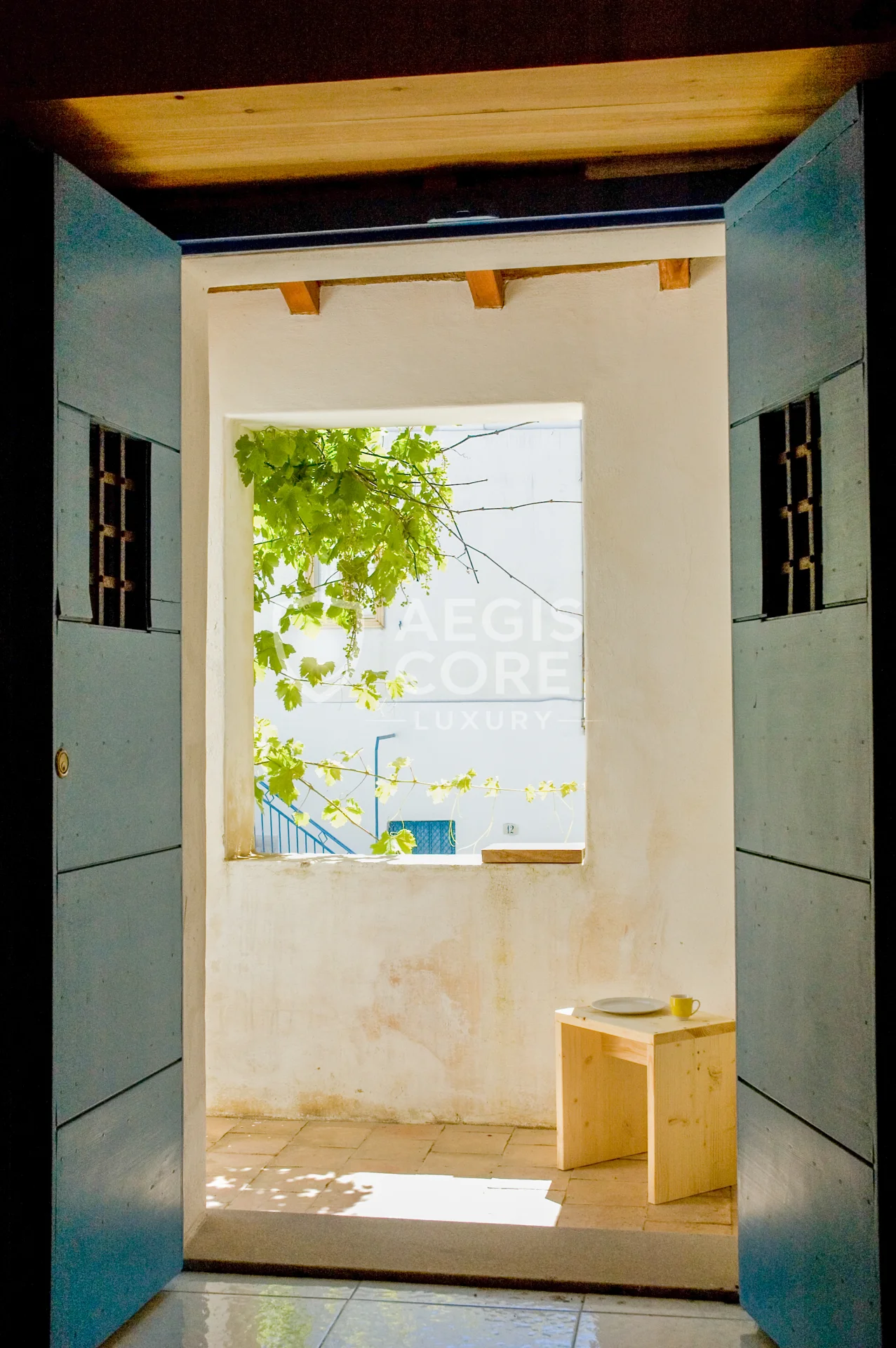 Tra Pietra e Mare Dove Vive il Silenzio