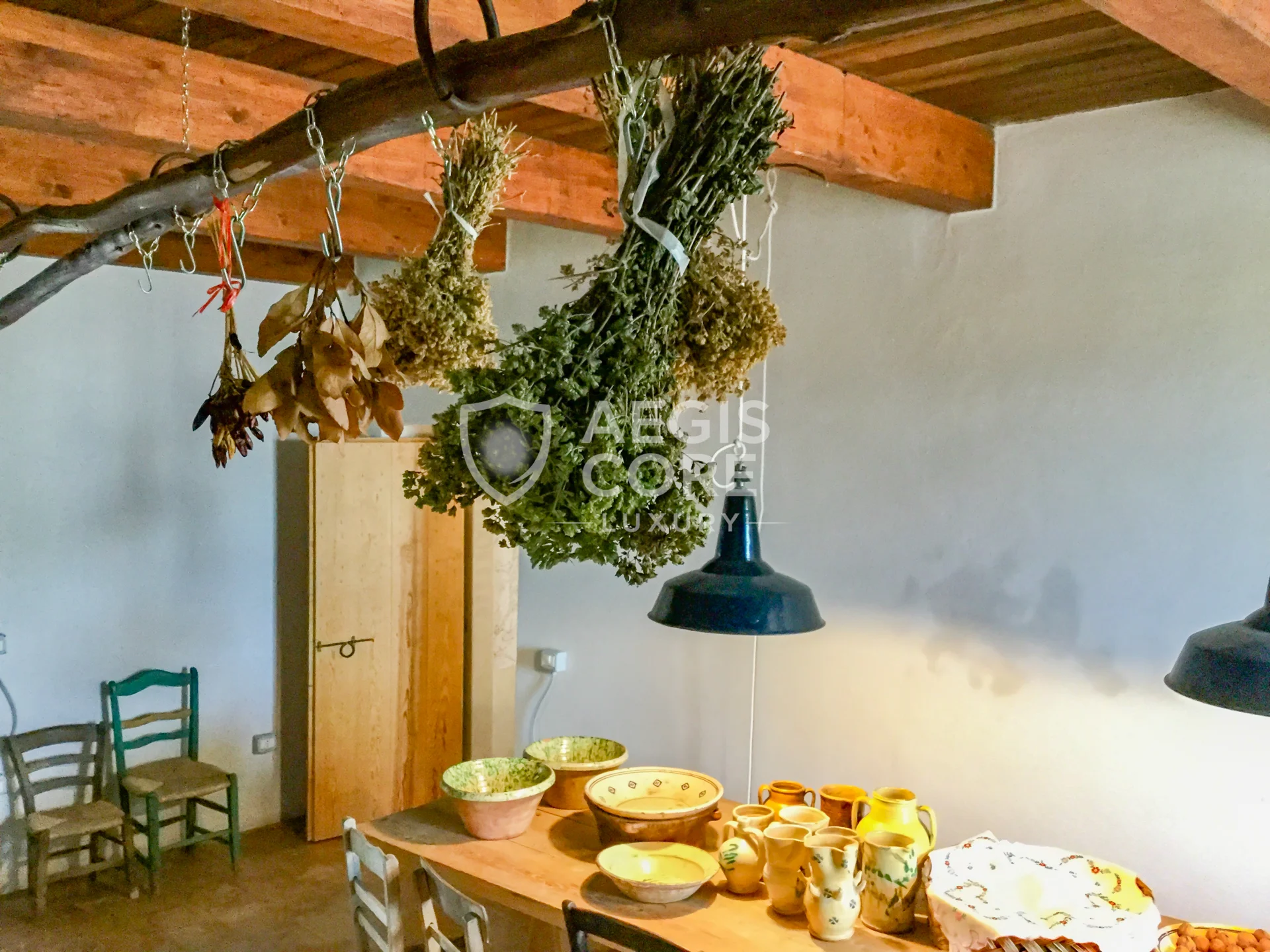 Tra Pietra e Mare Dove Vive il Silenzio