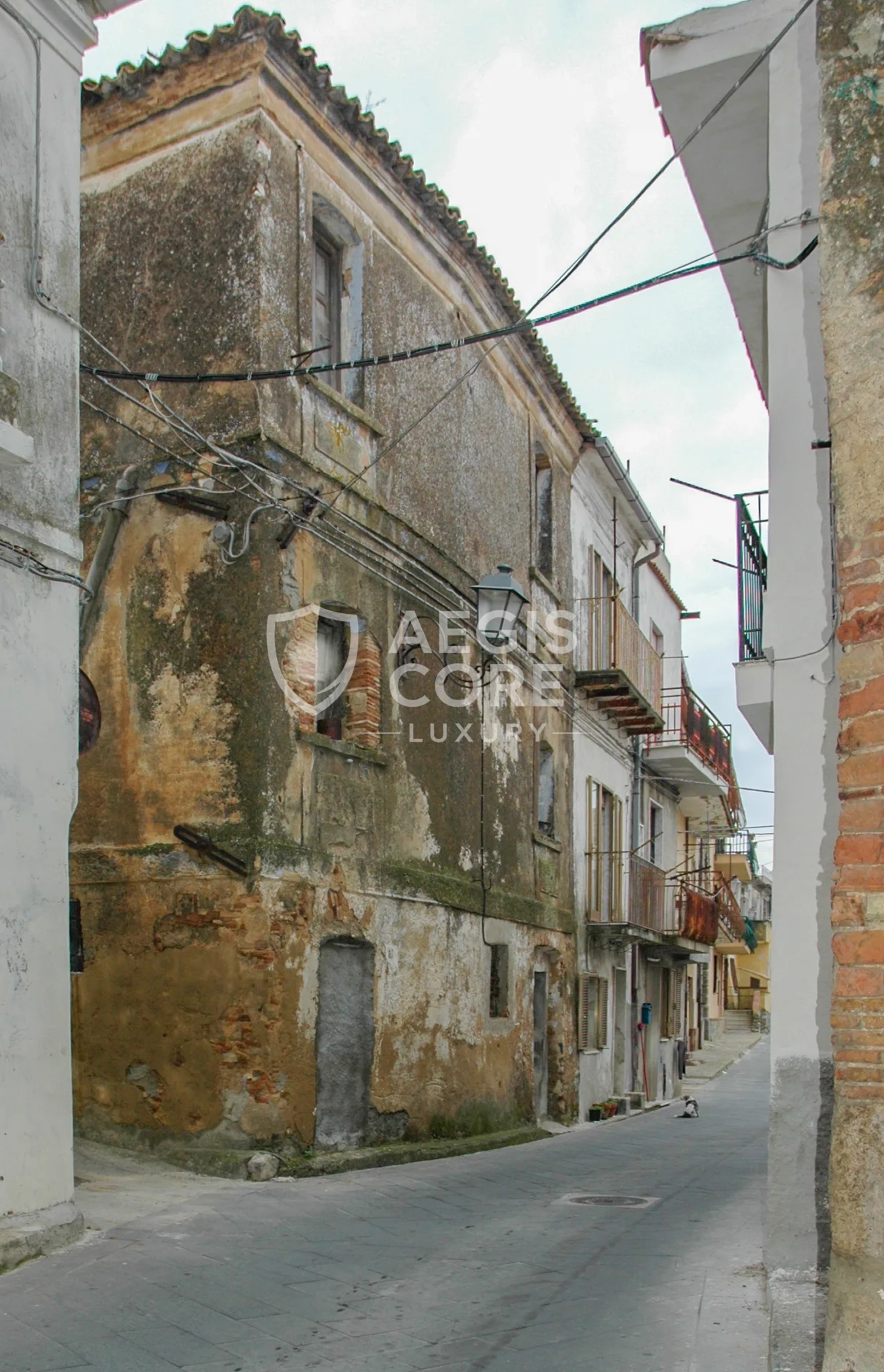 Tra Pietra e Mare Dove Vive il Silenzio