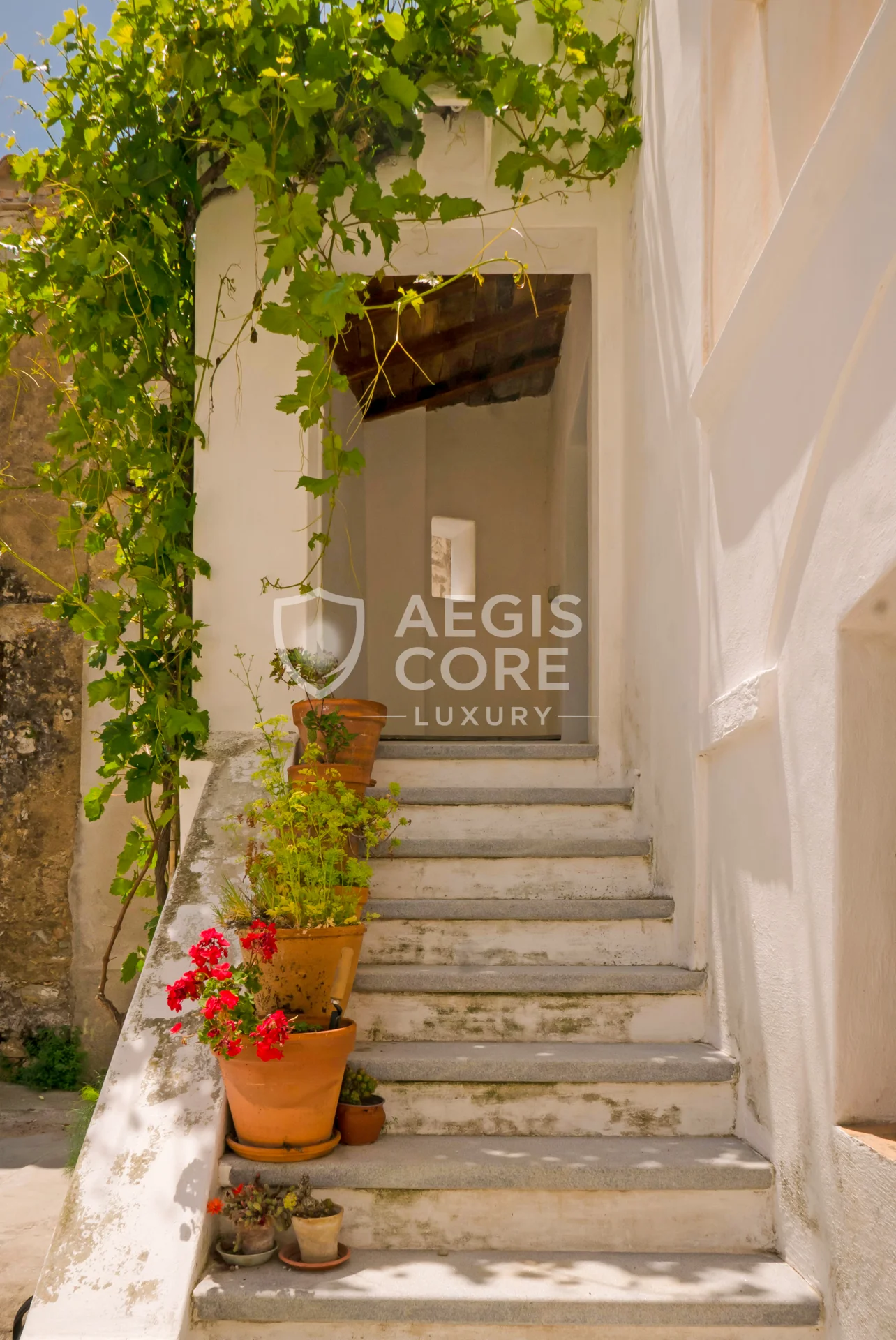 Tra Pietra e Mare Dove Vive il Silenzio