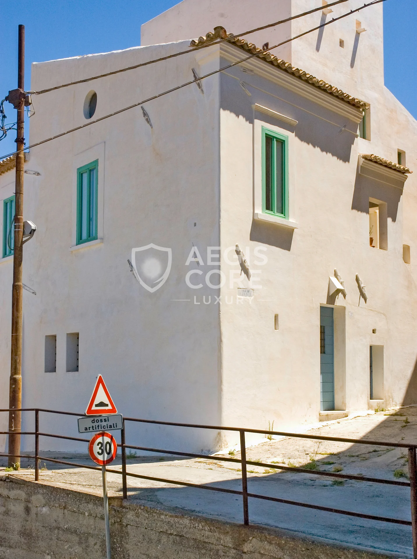 Tra Pietra e Mare Dove Vive il Silenzio