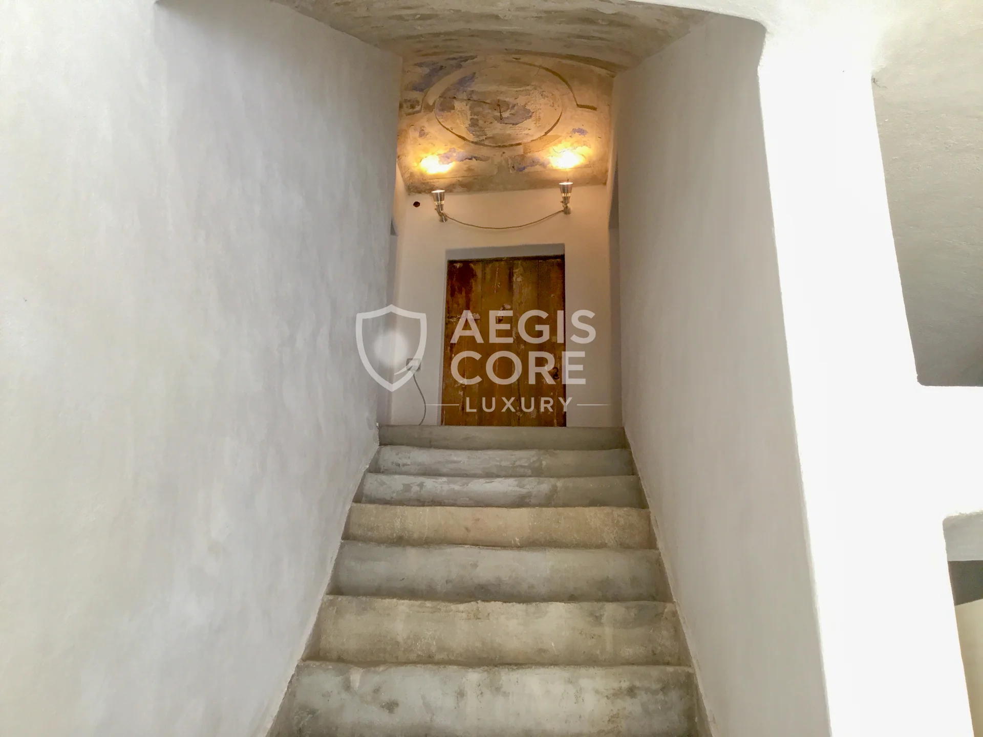 Tra Pietra e Mare Dove Vive il Silenzio