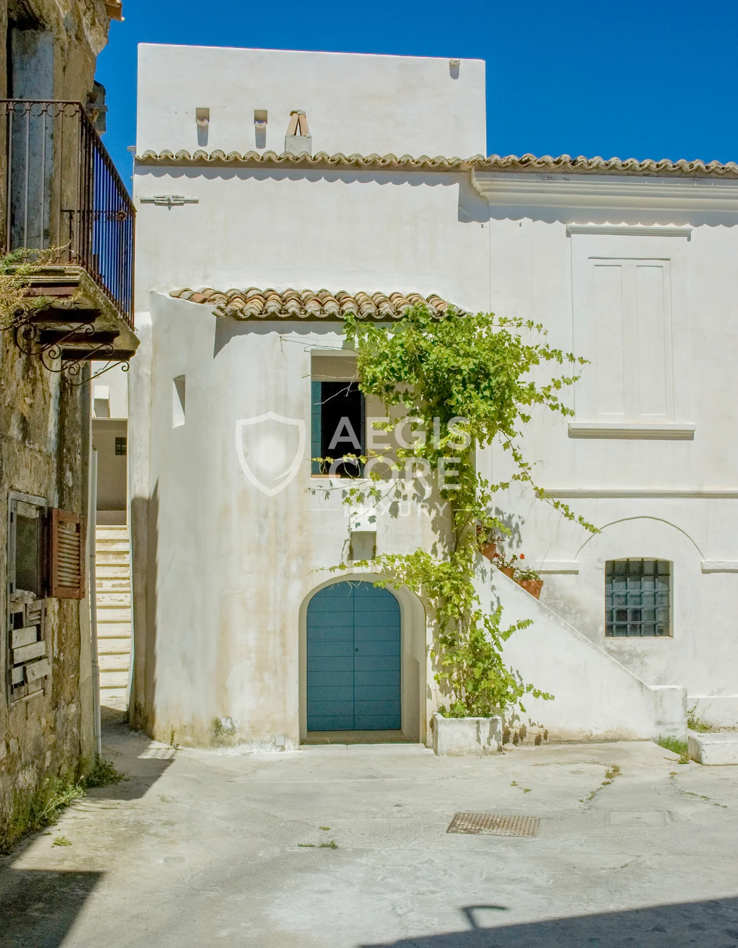 Tra Pietra e Mare Dove Vive il Silenzio