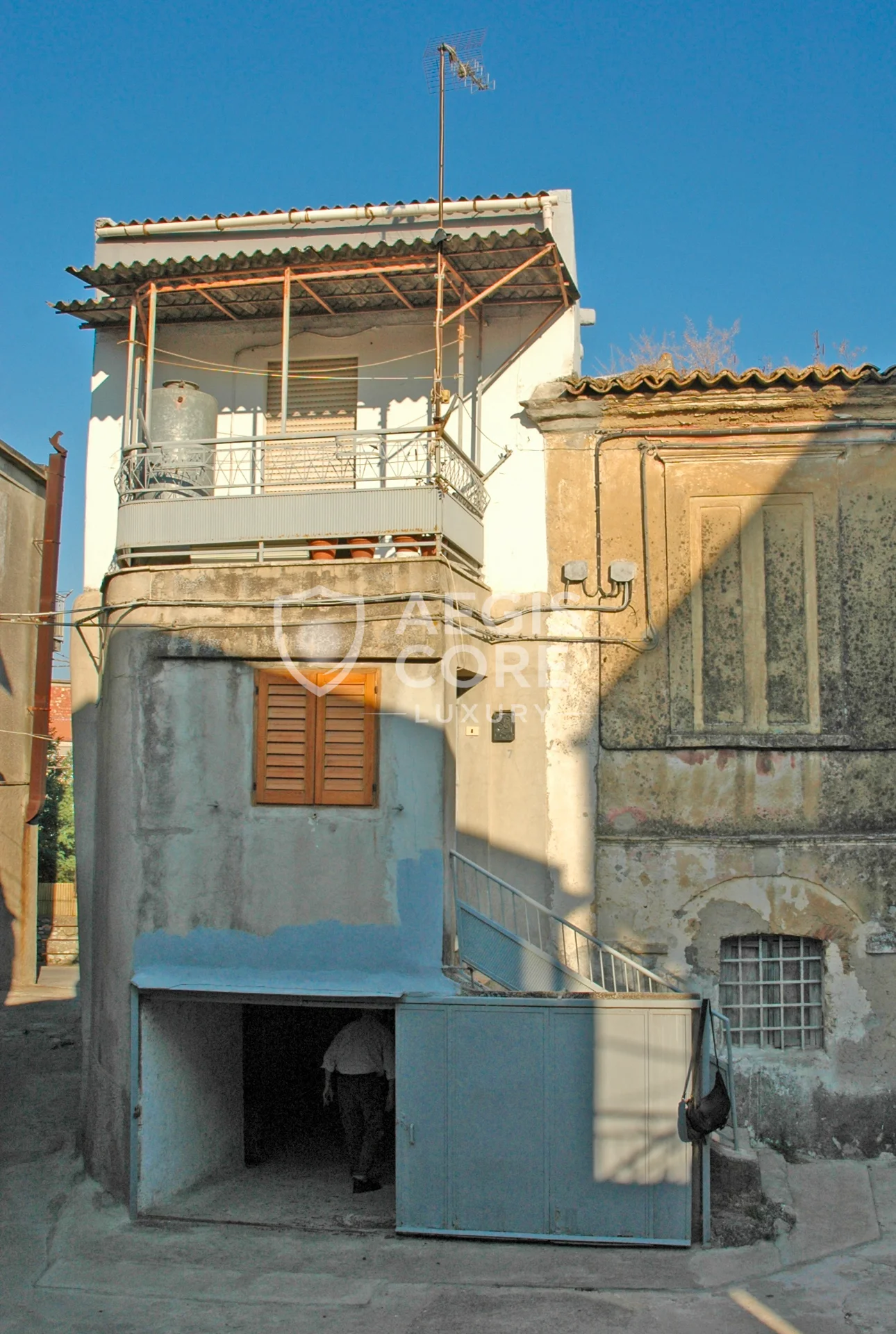 Tra Pietra e Mare Dove Vive il Silenzio