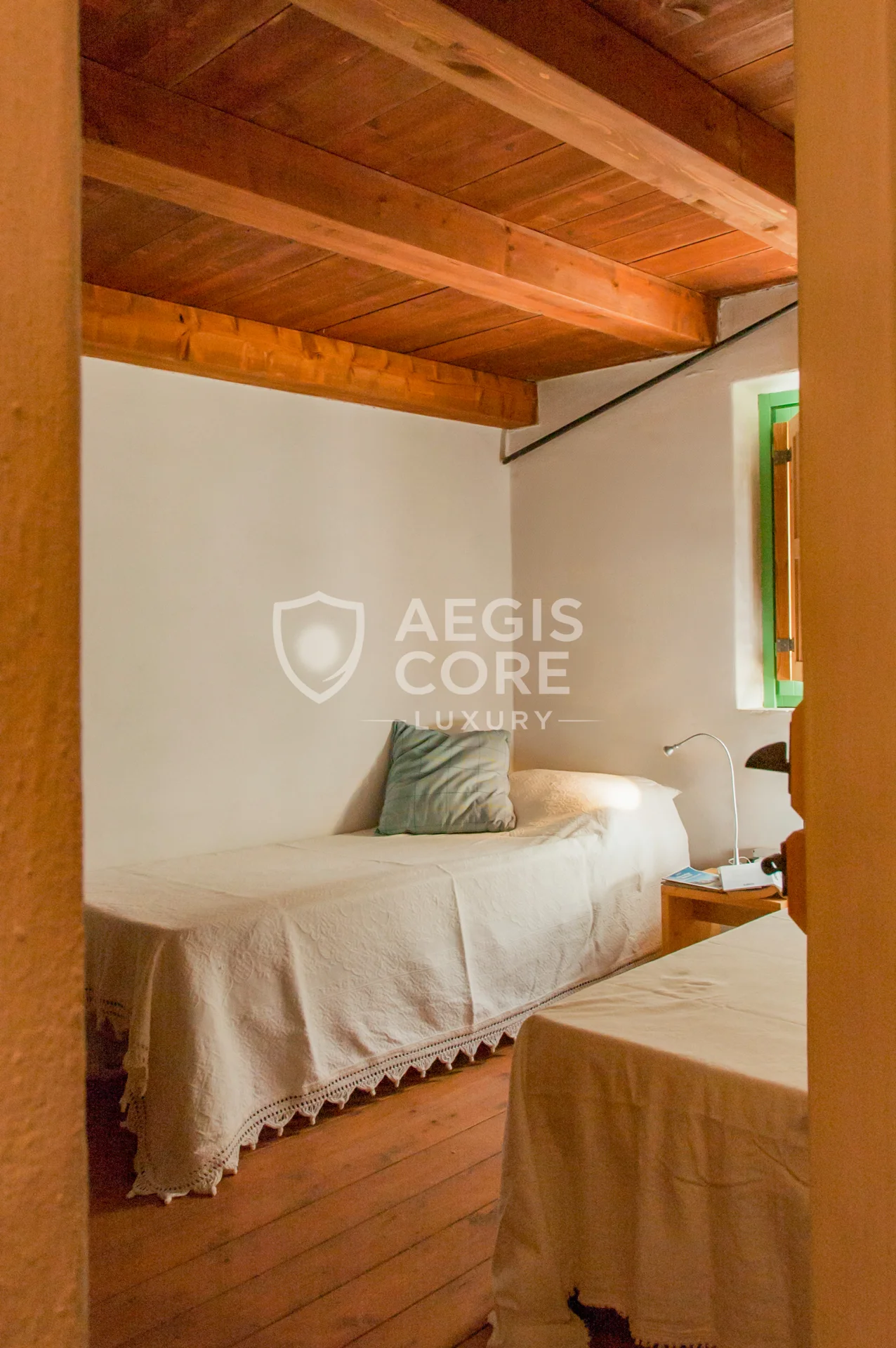 Tra Pietra e Mare Dove Vive il Silenzio