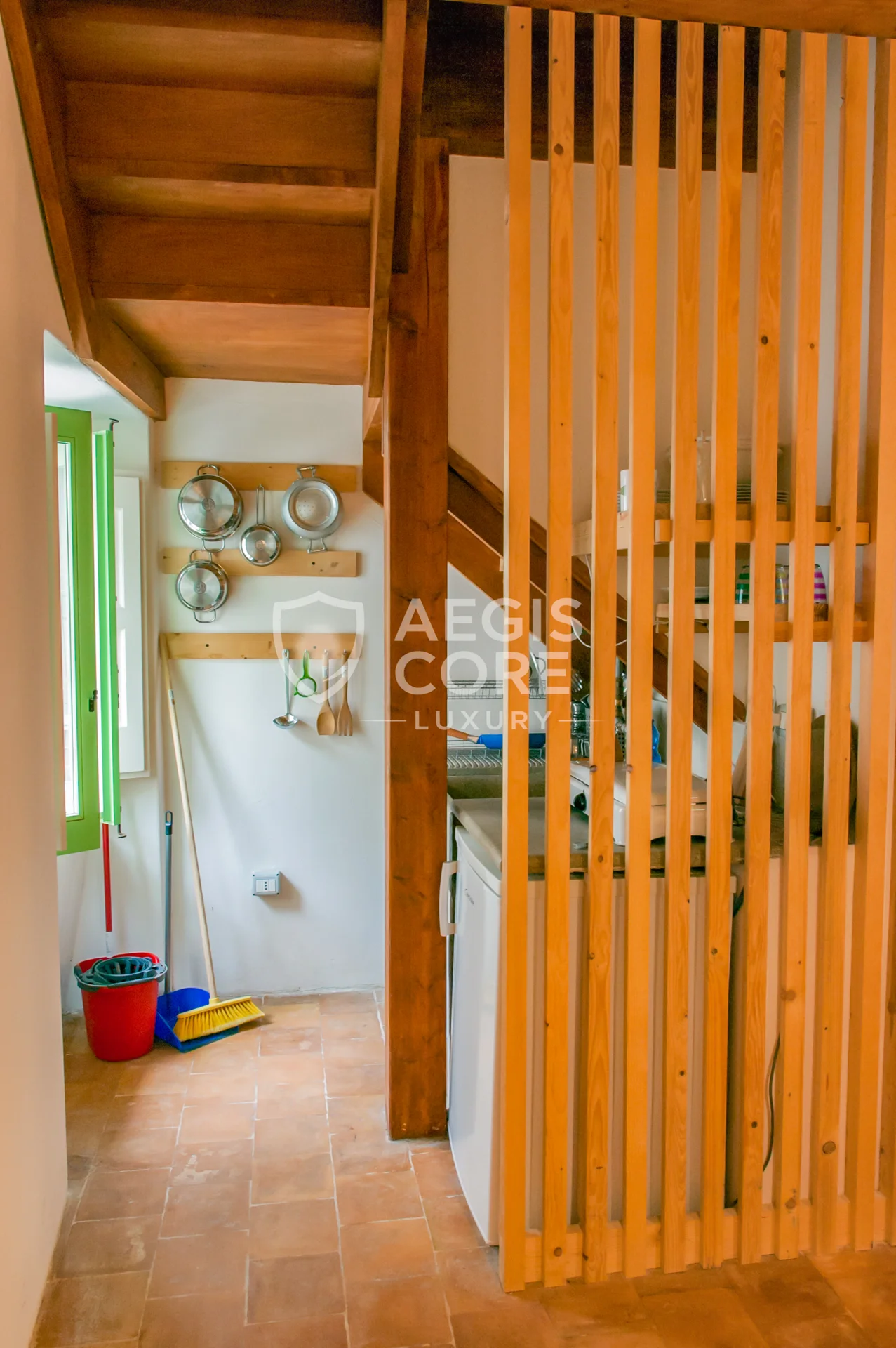 Tra Pietra e Mare Dove Vive il Silenzio