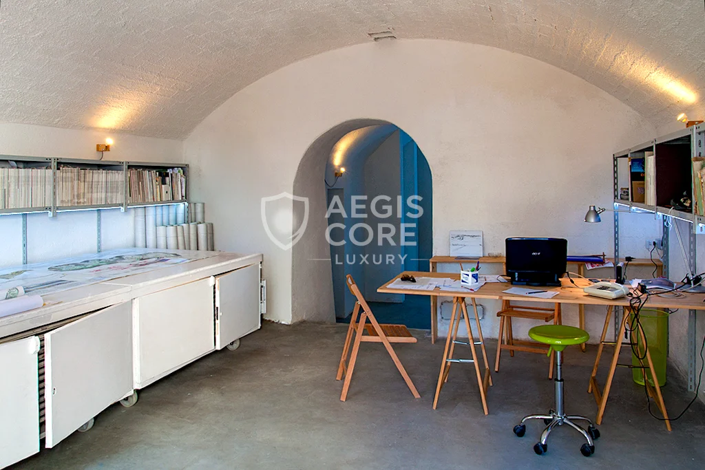 Tra Pietra e Mare Dove Vive il Silenzio