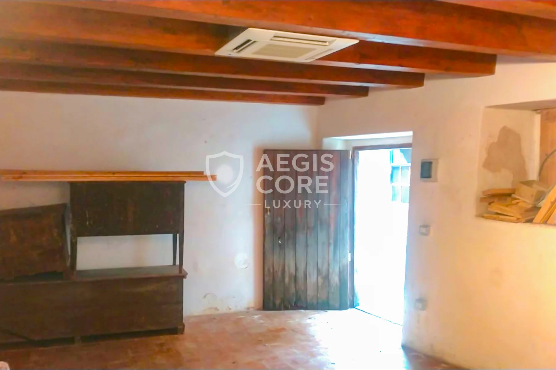 Tra Pietra e Mare Dove Vive il Silenzio